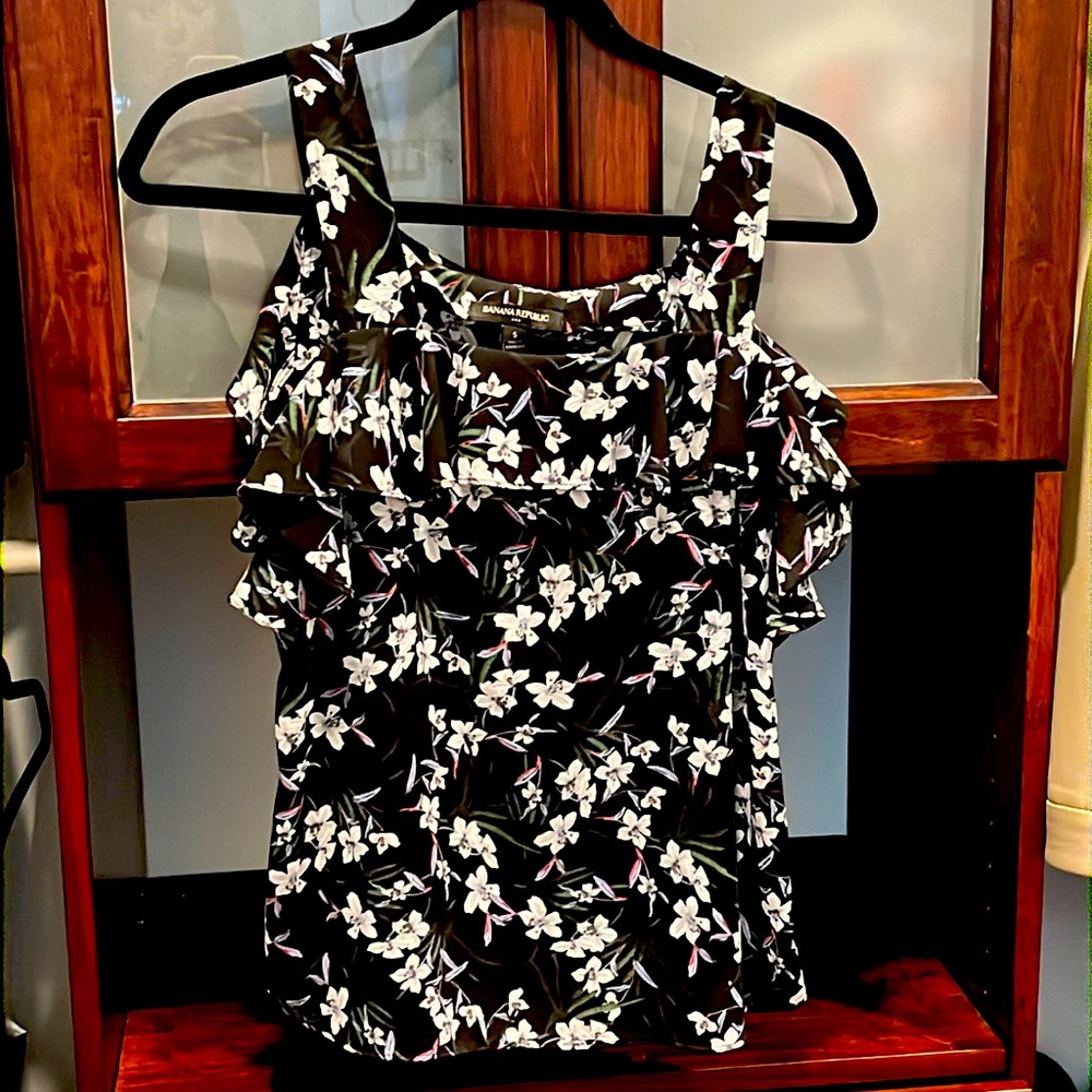 Banana Republic Factory ruffle top